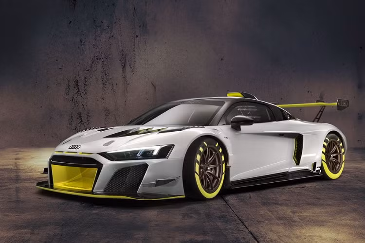 Phiên bản mới của dòng siêu xe Audi R8 là chiếc xe đua mạnh mẽ nhất dành cho khách hàng từ trước đến nay của Audi Sport, xe sử dụng động cơ hút khí tự nhiên V10 5.2 lít sản sinh công suất 630 mã lực, sức mạnh được tăng cường chủ yếu nhờ vào sự can thiệp của hệ thống ống xả mới trên xe.