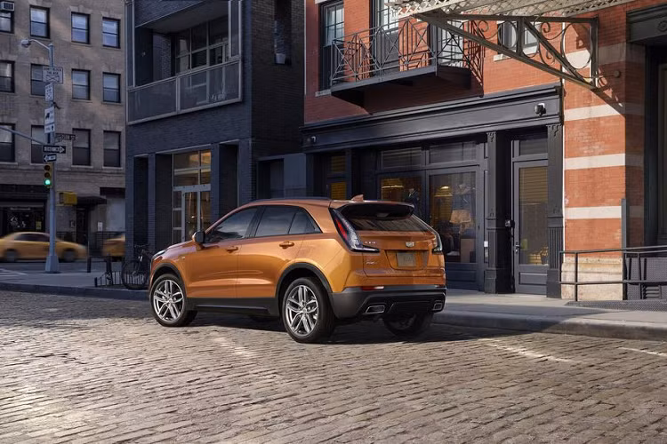 Như vậy, mẫu xe crossover Cadillac XT4 2020 sẽ có tất cả 5 chế độ lái: AWD, Snow and Ice, Tour (dành cho những chuyến đi xa), Sport (cung cấp cảm giác lái thể thao hơn, nhanh nhẹn hơn), và Off-Road Mode dành cho các đoạn đường có địa hình khó khăn.