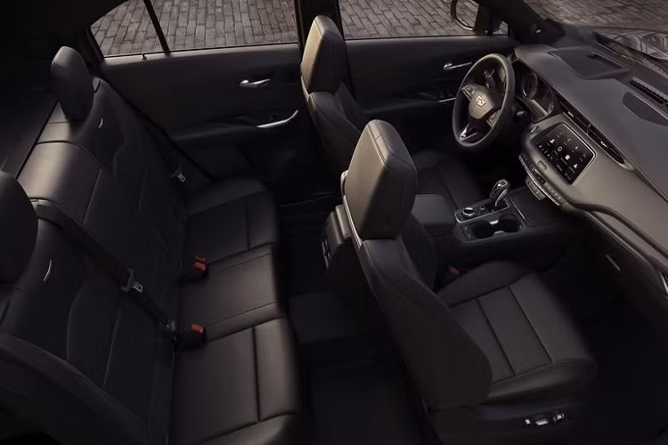 Dự kiến ra mắt vào quý 3/2019, giá xe Cadillac XT4 2020 bán ra từ 5.695 USD (khoảng 830 triệu đồng), chưa gồm phí giao xe. XT4 sẽ được sản xuất tại nhà máy Kansas City (Mỹ) và Thượng Hải (Trung Quốc).