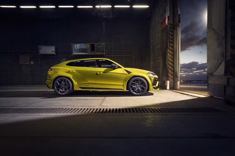 Novitec trang bị cho xe bộ mâm kích thước 23 inch ở cả bánh trước và bánh sau, được hợp tác phát triển với hãng mâm nổi tiếng Vossen. Với bộ mâm này, khách hàng có thể thỏa thích lựa chọn đến 72 màu sắc khác nhau nhằm chắc chắn chiếc Urus thân rộng của mình không “đụng hàng” với bất kì ai.