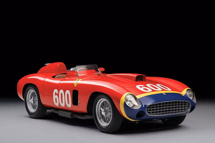 Ferrari Monza được trang bị động cơ V12 6.5Lit nạp khí tự nhiên. Động cơ này được cải tiến dựa trên động cơ của 812 Superfast giúp Monza có công suất lên tới 809 mã lực, mô men xoắn cực đại lên tới 7000 vòng/phút.