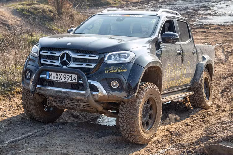 Có vẻ các bản độ X-Class xuất hiện ngày càng nhiều. Tuần trước, Carlex Design vừa công bố bản độ cho bán tải Mercedes với nhiều chỉnh sửa đáng chú ý.