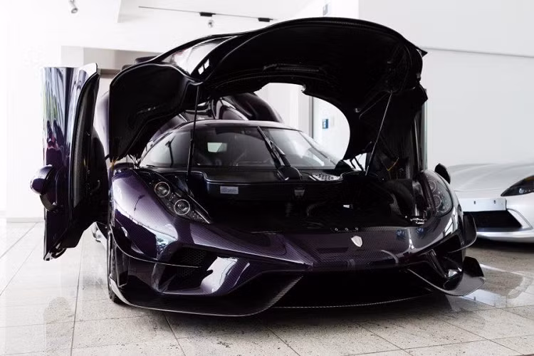 Chỉ có 80 chiếc siêu xe Koenigsegg Regera được sản xuất trên toàn thế giới, nhưng với dàn áo độc đáo này, chiếc siêu xe Thụy Điển càng trở nên hấp dẫn hơn.
