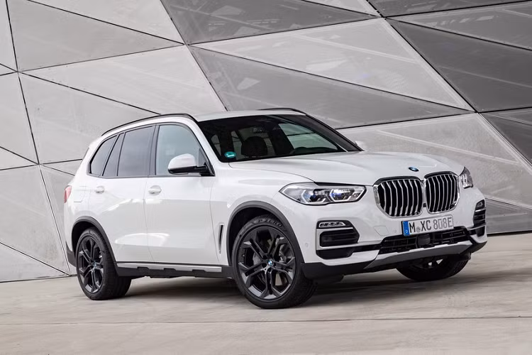 Đáng chú ý, khối động cơ điện đi kèm của xe giúp BMW X5 xDrive45e sản sinh công suất lên đến 388 mã lực và mô men xoắn cực đại 600 Nm.