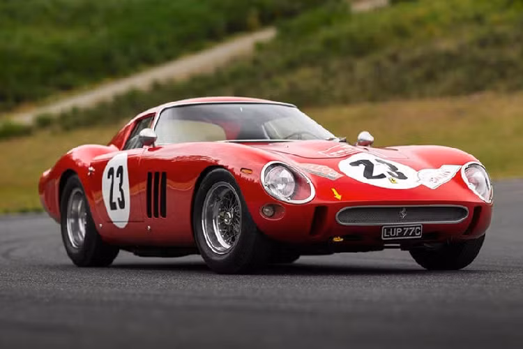 Dẫn đầu top siêu xe cổ đắt nhất là Ferrari 250 GTO, mã số 3413GT, đã được bán vào cuối tháng 8 năm 2018 với cái giá lên tới 48.405.000 USD. Sự bán đấu giá đó đã diễn ra ở Monterey, California, Mỹ và thực hiện khiến cả thế giới phải rớt hàm kinh ngạc. Nó đã được bán bởi Greg Whitten, một cựu giám đốc Microsoft đã mua xe trong năm 2000. 