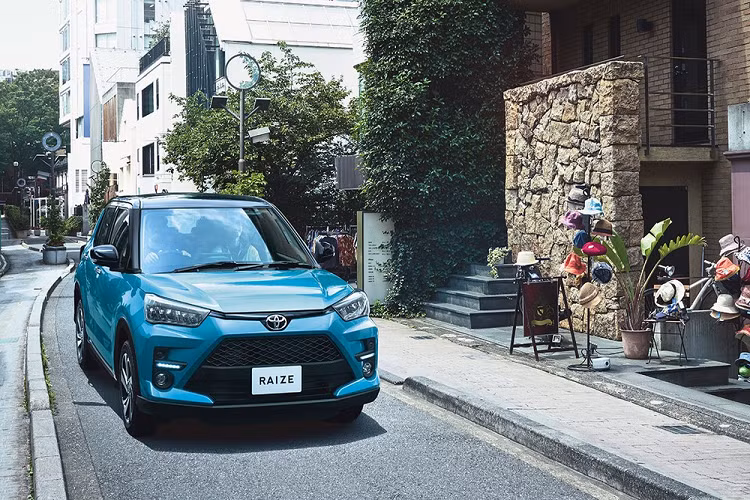 Đúng như kế hoạch từ trước, ngày 5/11/2019 vừa qua hãng xe Toyota đã chính thức vén màn mẫu SUV cỡ B hoàn toàn mới mang tên - Toyota Raize 2020 mới tại thị trường quê nhà Nhật Bản.