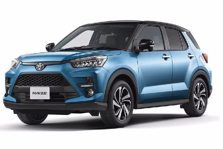 Ngoài ra, Toyota Raize 2020 còn được trang bị hốc góc cạnh, chứa đèn sương mù trước và dải đèn LED định vị ban ngày nằm ngang. Trong khi đó, cụm đèn pha của Toyota Raize 2020 có thiết kế giống với người anh em Daihatsu Rocky. Đèn pha của mẫu SUV cỡ B này dùng bóng LED và tích hợp với đèn báo rẽ tuần tự.
