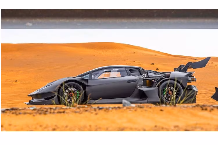 Chiếc xe vẫn sử dụng phần khung gầm của Huracan Super Trofeo nhưng các chi tiết khác chủ yếu được chế tao bằng vật liệu sợi carbon nhằm cắt giảm trọng lượng và ngoại thất cũng được sử dụng bằng những tấm carbon trần.