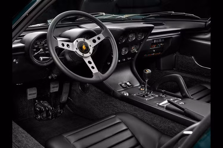 Kết quả không khiến chủ nhận thất vọng – chiếc siêu xe Lamborghini Miura “Millechiodi” ra đời. Trong tiếng Italia, Millechiodi có nghĩa là 1000 đinh ốc.