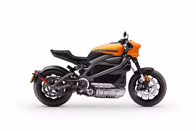 Người lái sẽ có thể lựa chọn giữa 4 chế độ lái là Sport, Road, Range và Rain, cũng như tự lập trình và lưu trữ sẵn thêm 3 chế độ riêng của mình.