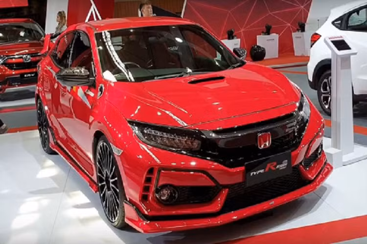 Hãng độ Mugen lại vừa tung ra bodykit mới nhất cho thế hệ FK8 của chiếc hatchback hiệu suất cao Honda Civic Type R mới.