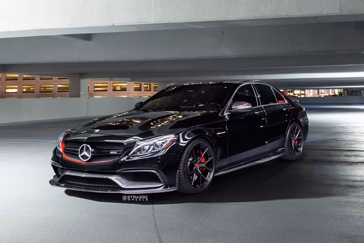 Tên gọi của bộ bánh này là SMR5 Deep Concave, với kích thước trước và sau lần lượt là 19x8.5 và 19x10. Các chi tiết vành cũng được nhà độ chăm chút với các thanh nan carbon đen hình “xương cây” tinh tế.
