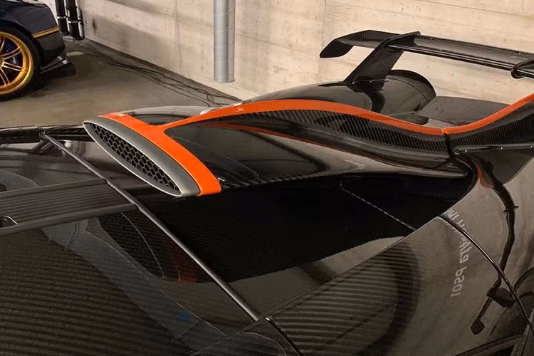 Với các chi tiết khí động học mới, chắc chắn Huayra Imola sẽ đạt được lực nén thân xe lớn hơn bất kỳ phiên bản Huayra nào từ trước tới nay, từ đó nâng cao độ ổn định và giúp chiếc xe có thể đạt tốc độ cao hơn ở mỗi khúc cua.