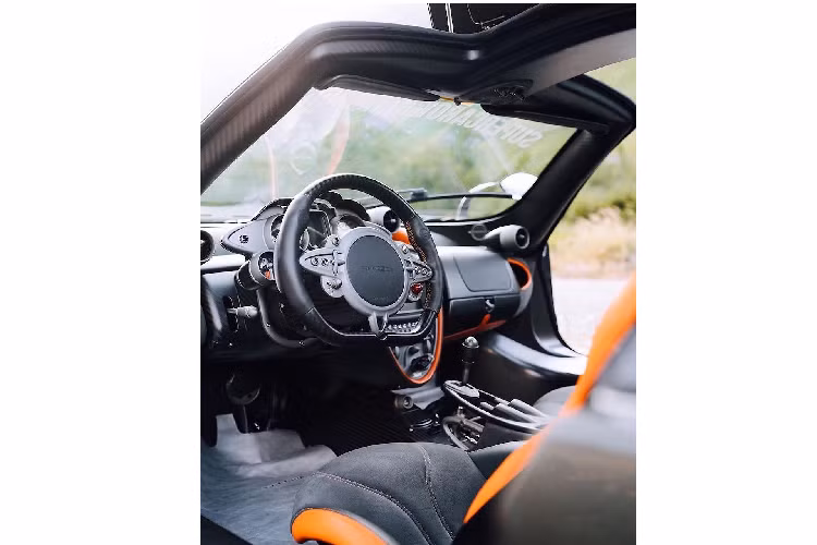 Các thông tin chi tiết về Huayra Imola hiện chưa được Pagani công bố. Chính vì vậy hiện không rõ khối động cơ V12 6.0l tăng áp kép của chiếc xe có thể đạt công suất lớn hơn con số 745 mã lực/1100Nm của Huayra BC hay không. 