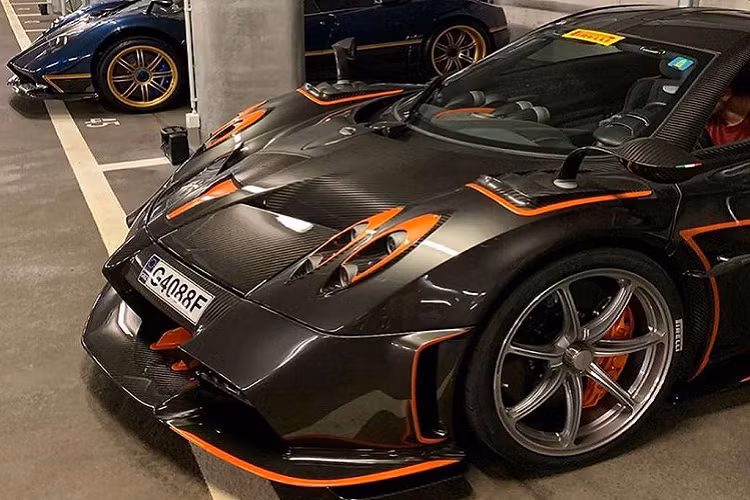 So với Huayra BC vốn đã được cải tiến lớn về mặt khí động học, Pagani Huayra Imola mới trông còn "điên rồ" hơn. Ngoài cánh gió lớn bên dưới cản trước, chiếc xe còn được tích hợp nhiều vây, cánh khí động học và những khe, hốc gió khác nhau trên toàn bộ thân xe.