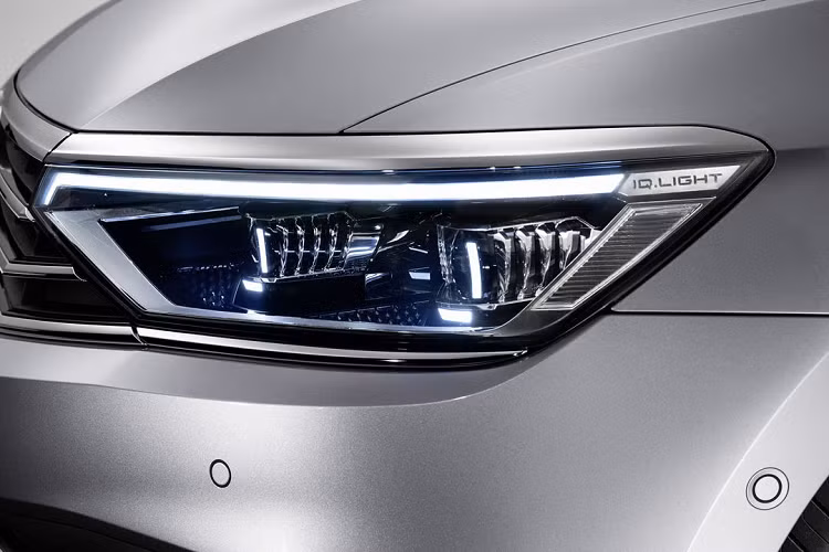 Volkswagen cung cấp rất nhiều loại động cơ để khách hàng tùy ý lựa chọn cho chiếc Passat 2020 tại châu Âu của mình. 2 loại động cơ 4 xy lanh tăng áp là 1.5L TSI (148 mã lực) hoặc 2.0L TSI (187 hoặc 268 mã lực). 3 loại động cơ diesel gồm 2.0L TDI Evo (148 mã lực), 2.0L TDI (187 hoặc 236 mã lực tùy cấu hình) và 1.6L TDI (118 mã lực).