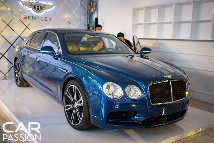 Bentley Continental Flying Spur đứng đầu danh sách này bởi lẽ đây là một trong những chiếc xe sang trong tầm giá, được sử dụng rộng rãi cùng thời gian sản xuất lâu dài với những cải tiến cập nhật khá thường xuyên, theo xu thế.