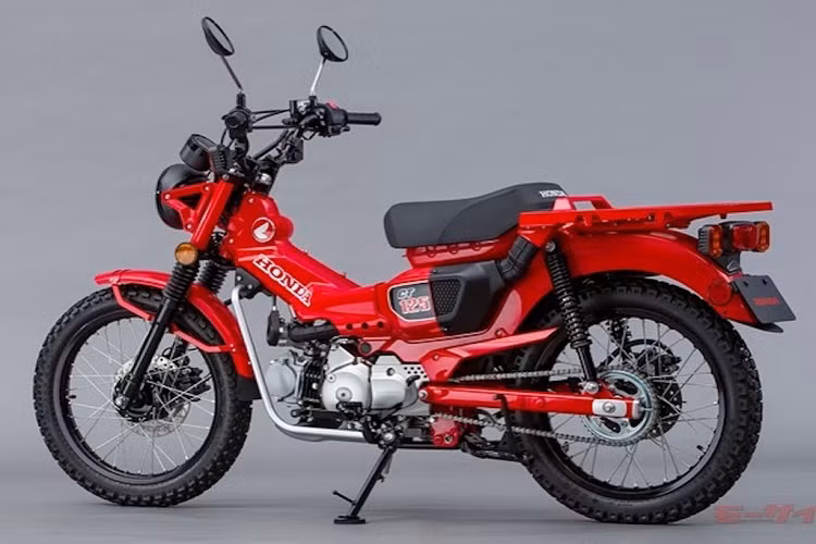 Như hình ảnh từng được Honda công bố trước đó đã chỉ ra, CT125 sẽ có thiết kế khác biệt hoàn toàn so với chiếc Super Cub 125 nền tảng. Về cơ bản, có thể coi nó là phiên bản scrambler của Super Cub 125 với thân xe tối giản hơn, bộ lốp gai và pô vắt.