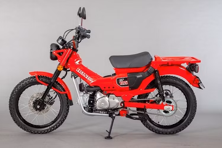 Dù chưa chính thức được ra mắt trước công chúng, tuy nhiên nhiều hình ảnh chi tiết của Honda Super Cub 125 scrambler đã được một số đầu báo tại Nhật đăng tải, đem tới cái nhình sớm hơn cho những người hâm mộ.