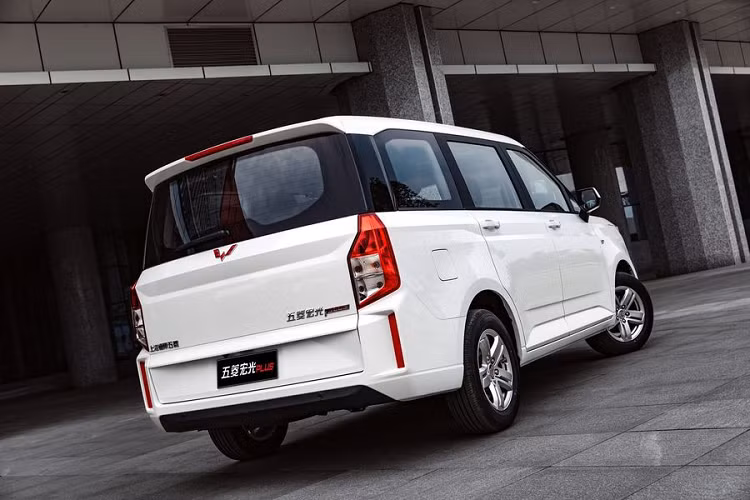 Hong Guang Plus 2020 mới có kích thước dài x rộng x cao lần lượt là 4.722 x 1.840 x 1.810 mm, chiều dài cơ sở đạt 2.800 mm.