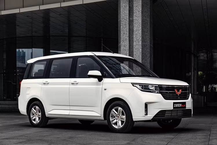 Gia đình Hong Guang mới được mở rộng với phiên bản Plus mới, chỉ dành riêng cho quê nhà Trung Quốc, mẫu minivan này sẽ được bán ra vào tháng 10 này, giá bán hiện vẫn là một ẩn số.