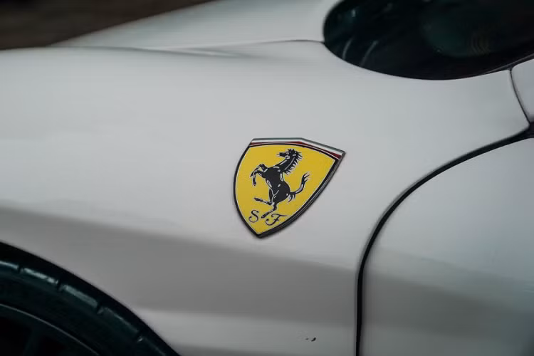 Trong vòng đời năm năm của mình từ 2004 đến 2009, Ferrari đã sản xuất tổng cộng hơn 15.000 chiếc, trở thành một trong những chiếc Ferrari bán chạy nhất của hãng.