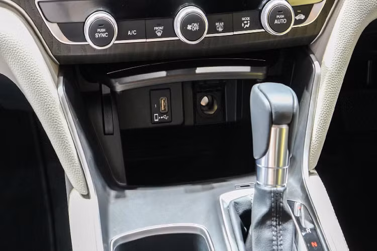Hy vọng sau khi về Việt Nam, Accord mới sẽ sở hữu gói an toàn Honda SENSING này. Không chỉ Accord mới, Honda Civic RS 2019 đang bán tại Thái Lan cũng được trang bị gói Honda SENSING, tuy nhiên sau khi về Việt Nam gói trang bị an toàn này đã bị cắt trên Civic RS 2019 để hạ giá thành.