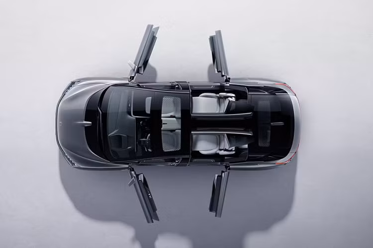 Human Horizons tuyên bố xe HiPhi 1 được trang bị khối pin lithium-ion có công suất 96 kWh, động cơ điện của Bosch cho công suất 268 mã lực. HiPhi 1 có khả năng tăng tốc từ 0-100 km/h chỉ trong 3,9 giây. Human Horizons có được sự hợp tác của Mark Stanton, người Anh 59 tuổi từng làm việc cho cả Ford và Jaguar Land Rover, hiện đang nắm giữ vị trí giám đốc kỹ thuật của công ty này.