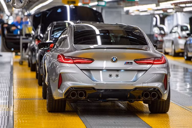 Về khả năng tăng tốc, hai phiên bản BMW M8 Gran Coupe tiêu chuẩn và Competition chỉ cần lần lượt 3.3 và 3.2 giây để cán con số 100 km/h từ vạch xuất phát.