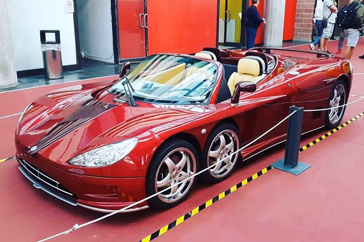  Siêu xe 6 bánh Convini 6SW được lưu hành hợp pháp trên đường phố, thiết kế độc đáo này đã ra mắt vào năm 2008 và tốn không ít giấy mực của truyền thông lúc bấy giờ. Nhưng theo thời gian, chỉ có một số ít người còn nhớ đến siêu xe Italy này.