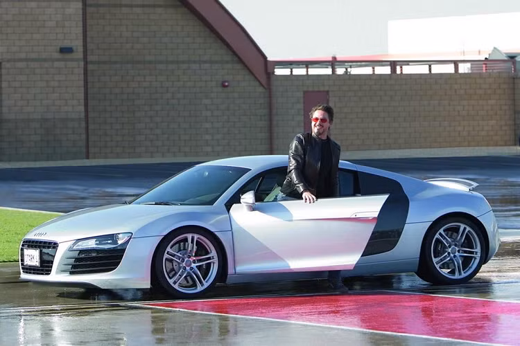 Audi R8 của Iron Man: Fan của MCU nói chung và của Iron Man nói riêng sẽ không thể nào không biết chiếc Audi R8. Trong suốt 11 năm tồn tại của Iron Man, nhân vật Tony Stark lái những chiếc xe của Audi trong phần lớn thời gian. Trong đó, dòng xe R8 được ưu ái nhất khi xuất hiện gần như đầy đủ các phiên bản: R8 Coupe, R8 Spyder, R8 e-tron và R8 V10 Plus. 