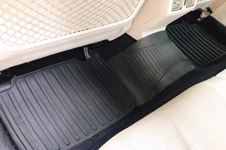 Chiếc Subaru Legacy được chủ nhân đăng ký lần đầu 04/2013 với chi phí khoảng 1,7 tỷ đồng. Hiện tại, xe đang trong trình trạng còn mới, đã được làm cách âm toàn xe 4 lớp, dán phim cách nhiệt. ‘’Dàn chân’’ của xe đã được upgrade sang mâm 18’’ thay cho bộ mâm 17’’ theo xe (225/50 R17).