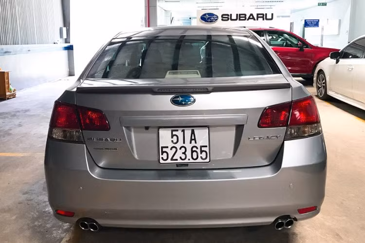 Bên dưới nắp ca-pô Legacy GT 2012 là khối động cơ boxer 4 xy-lanh đối đỉnh (H4) dung tích 2.5L (2.457cc) tăng áp (12.5 psi ~0.87 bar) cho công suất tối đa 265 mã lực tại 6.500 v/p và mô-men xoắn cực đại 350Nm đạt được tại dải vòng tua 2.000 – 5.600 v/p.