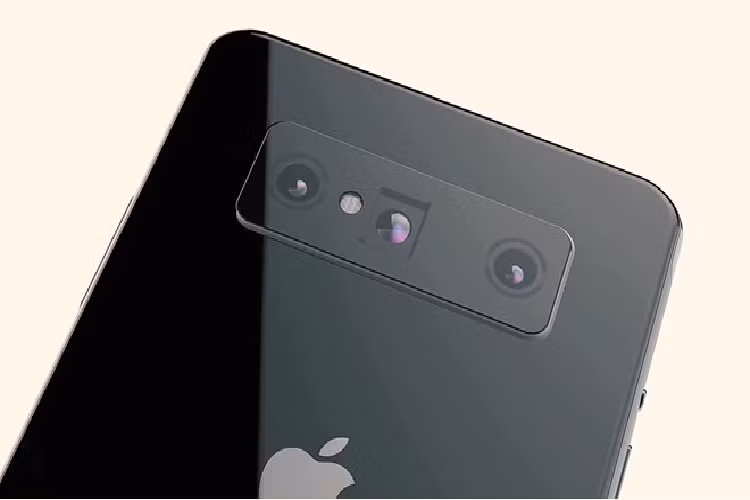 Mặt lưng của máy chứa hệ thống 3 camera đặt nằm ngang gồm một ống kính thường, một ống kính góc siêu rộng và một ống kính tiềm vọng. Việc được tích hợp cụm 3 camera sẽ cho phép máy có thể chụp ảnh tốt hơn trong nhiều điều kiện khác nhau.