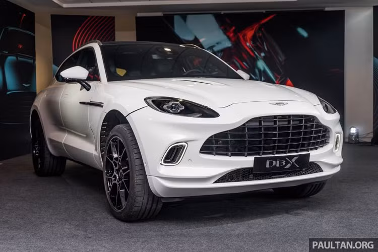 Theo vị CEO hãng xe Anh quốc – Andy Palmer, hơn 70% khách hàng của họ hiện cũng đang sở hữu một mẫu SUV như Porsche Cayenne hay Range Rover trong gara. Điều này thúc đẩy Aston Martin DBX 2020 mới tiếp cận sâu hơn với nhóm khách hàng tiềm năng này. 