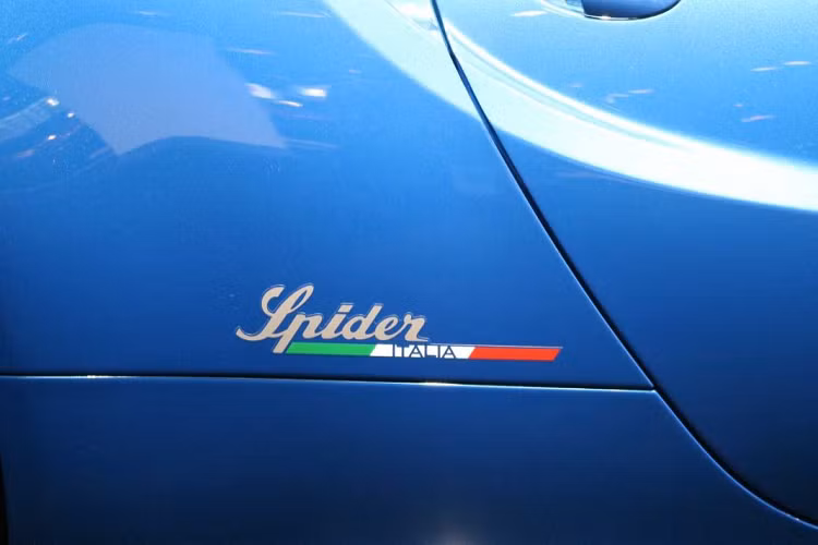Alfa Romeo 4C và 4C Spider là dòng xe thể thao hạng nhẹ được phát triển và sản xuất bởi Alfa Romeo, một hãng xe có lịch sử lâu đời trong nền công nghiệp ô-tô cũng như lĩnh vực đua xe.