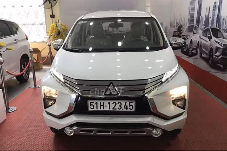 Mới đây trên mạng xã hội và các diễn đàn ôtô xôn xao khi xuất hiện hình ảnh một chiếc MPV cỡ nhỏ giá rẻ Mitsubishi Xpander biển độc 51H - 123.45 được chủ nhân chào bán với mức giá lên đến 1,7 tỷ đồng. 