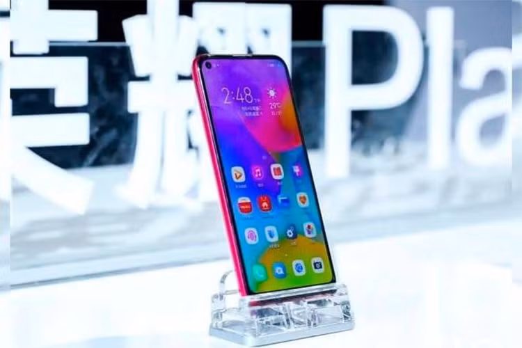 Honor Play 3 - Máy sở hữu màn hình đục lỗ với camera selfie đặt lệch sang phía bên trái màn hình. Các phần viền cũng được hãng làm mỏng giúp tối ưu không gian hiển thị mặt trước của máy. Honor Play 3 sử dụng chip Kirin 710F, dung lượng RAM tùy chọn 4/6 GB tương ứng với bộ nhớ trong 64/128 GB. Phiên bản thấp nhất có giá 140 USD.