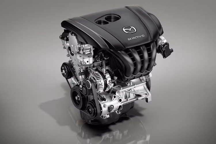 Mazda CX-30 tại quê nhà Nhật Bản là nó được cung cấp đến 03 phiên bản động cơ gồm: Xăng SkyActiv-G 2.0L. Động cơ xăng 4 xi-lanh 2.0 lít (1.997 cc; 83,5 x 91,2 mm) tỷ số nén 13,0: Động cơ cho công suất tối đa 153 mã lực tại 6.000 vòng / phút và mô-men xoắn cực đại 199 Nm tại 4.000 vòng / phút kết hợp với hộp số tay 6 cấp (6 MT) hoặc hộp số tự động 6 cấp (6 AT).