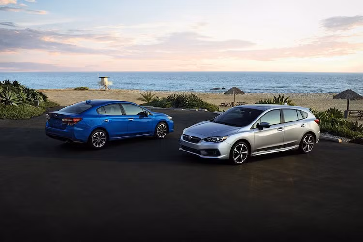 Vẫn giữ lại kiểu dáng tổng thể đặc trưng, mẫu xe Subaru Impreza 2020 đã được thay đổi nhẹ lại ngoại thất với cản trước và lưới tản nhiệt hoàn toàn mới. Riêng với các phiên bản có kiểu thân xe hatchback 5 cưả, Subaru còn thiết kế lại cả đèn hậu của xe.