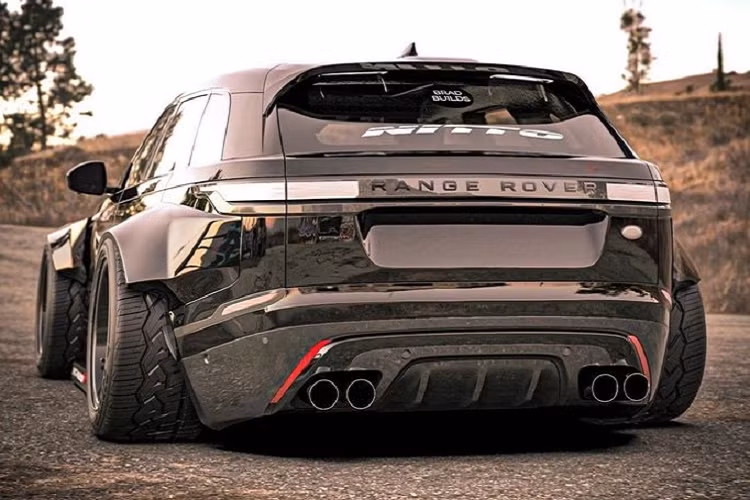 Về hiệu năng, phiên bản Range Rover Velar hạ gầm này hoàn toàn không được tác động tới khu vực động cơ. Hiện tại, phiên bản cao nhất của Velar – SVAutobiography sở hữu mức công suất lên tới 550 mã lực.