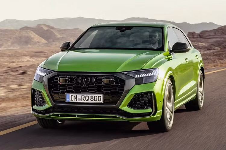 Audi sẽ bán ra chiếc SUV hiệu năng cao này từ năm sau, bắt đầu tại thị trường quê nhà trước khi đên các nước Châu Âu và sau đó là Bắc Mỹ. Giá xe Audi RS Q8 2020 khởi điểm ở mức từ 127.000 Euro, tương đương 140.000 USD (khoảng hơn 3,24 tỷ đồng).