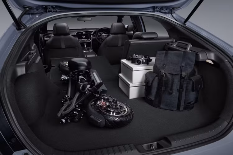 Trước đó, Civic RS sedan tại Thái Lan cũng được trang bị Tiêu Chuẩn gói Honda Sensing này.