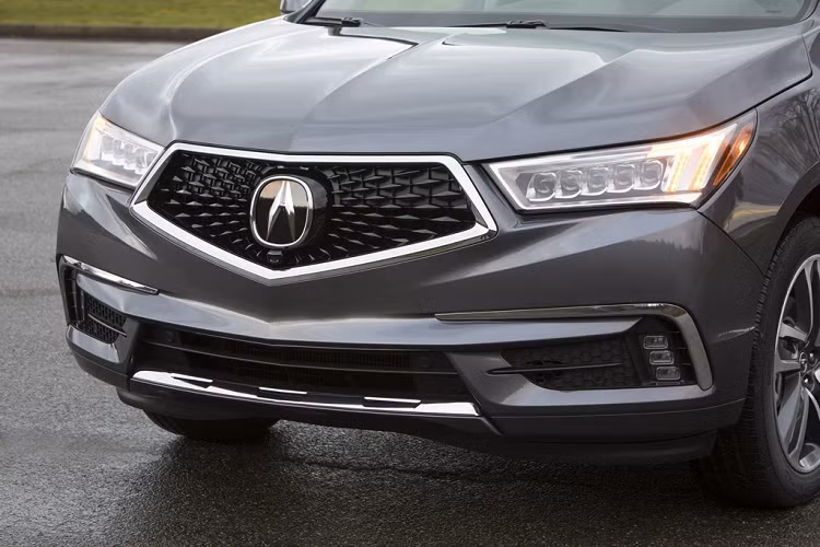 Xe có 9 tùy chọn sơn ngoại thất, trong đó có 4 màu cao cấp gồm: Majestic Black Pearl, Performance Red Pearl, Canyon Bronze Metallic và Apex Blue Pearl (dành riêng cho bản A-Spec). Các màu còn lại là White Diamond Pearl, Modern Steel Metallic, Gun Metal Metallic, Lunar Silver Metallic và Fathom Blue Pearl.