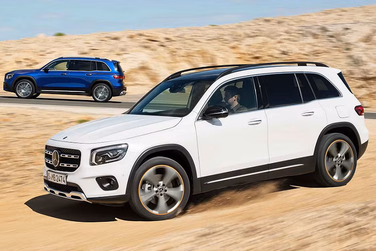 Theo thông tin từ tư vấn bán hàng đại lý, mẫu xe Mercedes-Benz GLB mới sẽ được đưa về Việt Nam phiên bản GLB 200 AMG trong quý 2/2020 và hiện các bác yêu thích xe này có thể liên hệ đại lý để đặt màu yêu thích.