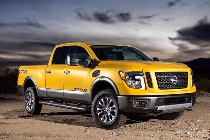 Nissan Titan PRO-4X Diesel được trang bị giảm chấn Bilstein, khóa vi sai cầu sau và là ngựa thồ có thể chinh phục bất cứ địa hình nào.