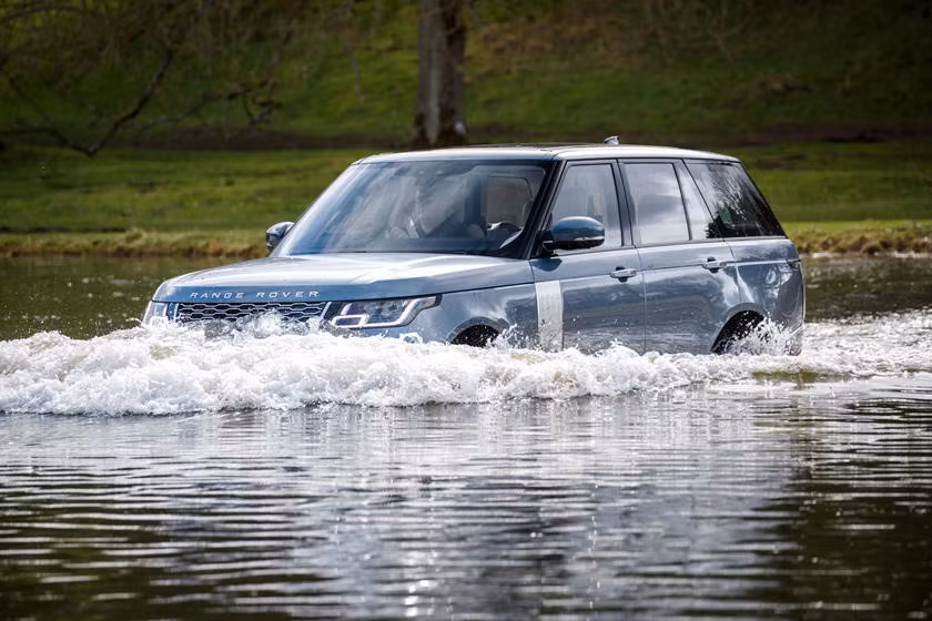 Range Rover được đánh giá là SUV địa hình hạng sang tốt nhất năm 2018.
