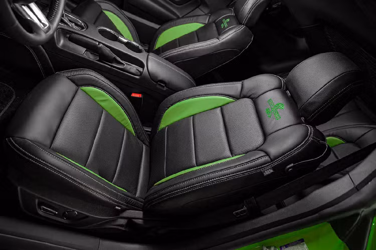  Giá bán Ford Shelby Super Snake Bold Editionđặc biệt này không được công bố, tuy nhiên khách hàng muốn sở hữu Shelby Super Snake phải bỏ ra số tiền 123.295 USD hoặc 71.395 USD cùng chiếc Mustang của mình.