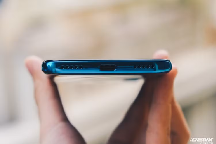 Cụm camera kép của Joy 2+ có độ phân giải 13MP và 5MP, trong đó camera phụ làm nhiệm vụ đo khoảng cách phục vụ tính năng chụp ảnh xoá phông. 