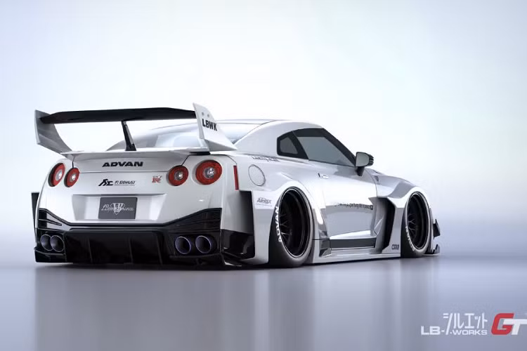 Phiên bản Liberty Walk của Nissan GT-R được làm bằng CFRP (Polyme gia cố sợi carbon) sẽ có giá bán thấp nhất, ở mức 34.020 và 33.480 USD. Cuối cùng, với 43.960 USD và 42.880 USD, khách hàng sẽ sở hữu được gói độ này với sự kết hợp của ba loại vật liệu kể trên.